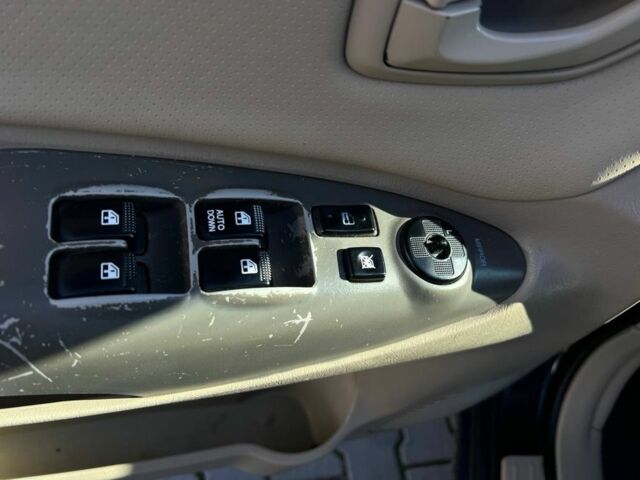 Зелений Хендай Туксон, об'ємом двигуна 2.7 л та пробігом 250 тис. км за 7900 $, фото 9 на Automoto.ua