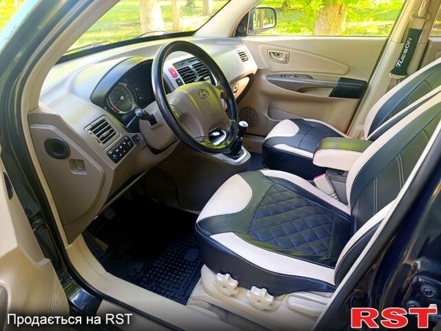 Зеленый Хендай Туксон, объемом двигателя 2 л и пробегом 210 тыс. км за 7699 $, фото 7 на Automoto.ua