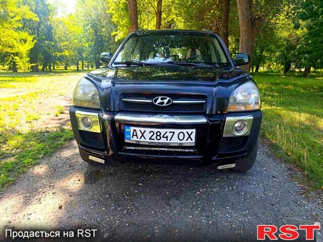 Зеленый Хендай Туксон, объемом двигателя 2 л и пробегом 210 тыс. км за 7699 $, фото 2 на Automoto.ua