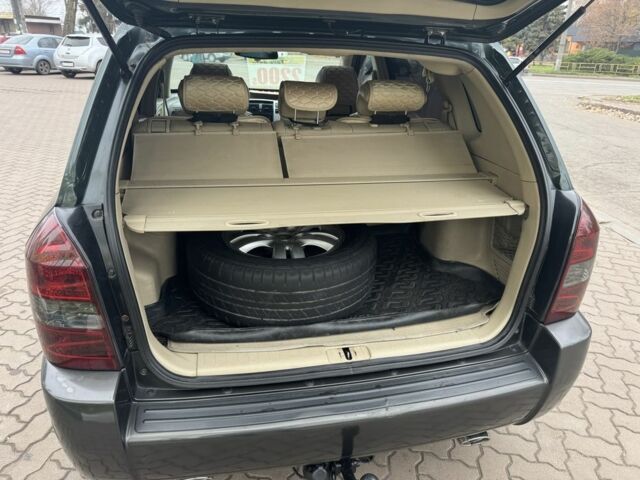 Зеленый Хендай Туксон, объемом двигателя 2.7 л и пробегом 250 тыс. км за 7850 $, фото 16 на Automoto.ua