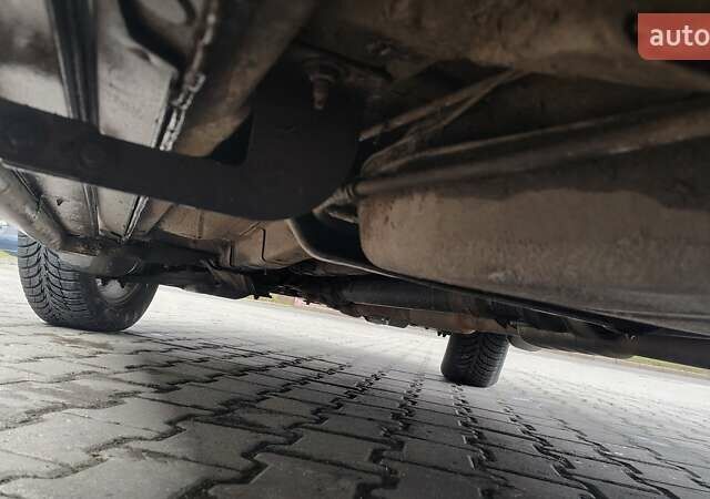 Зелений Хендай Туксон, об'ємом двигуна 1.98 л та пробігом 245 тис. км за 7800 $, фото 10 на Automoto.ua