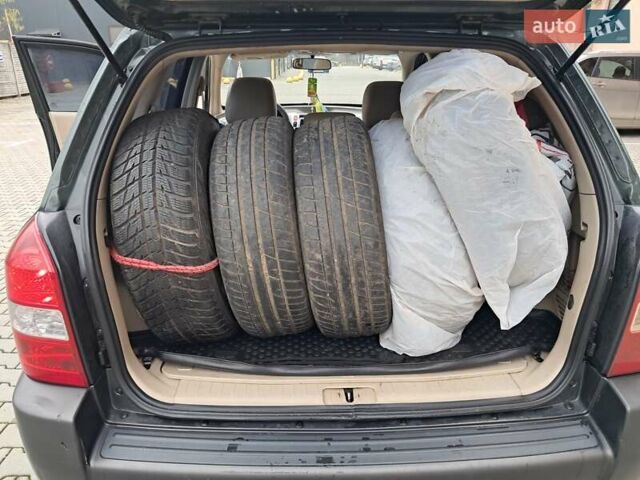 Зеленый Хендай Туксон, объемом двигателя 1.98 л и пробегом 280 тыс. км за 7200 $, фото 30 на Automoto.ua