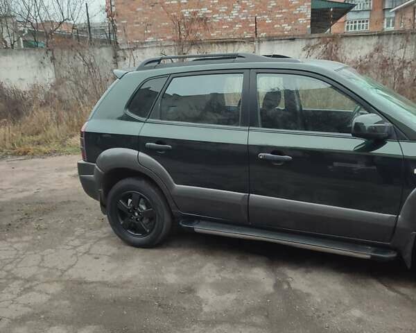 Зеленый Хендай Туксон, объемом двигателя 2 л и пробегом 213 тыс. км за 6500 $, фото 2 на Automoto.ua