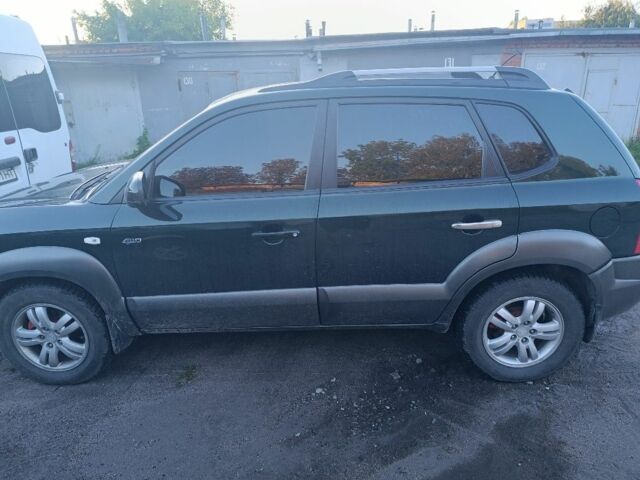 Зеленый Хендай Туксон, объемом двигателя 2 л и пробегом 189 тыс. км за 8500 $, фото 1 на Automoto.ua