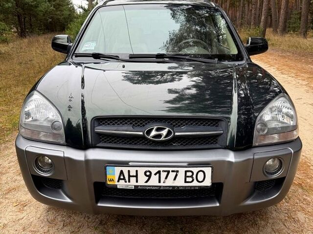 Зеленый Хендай Туксон, объемом двигателя 2 л и пробегом 185 тыс. км за 7950 $, фото 7 на Automoto.ua