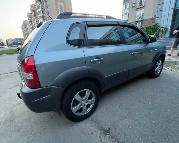 Зеленый Хендай Туксон, объемом двигателя 1.98 л и пробегом 205 тыс. км за 7700 $, фото 8 на Automoto.ua