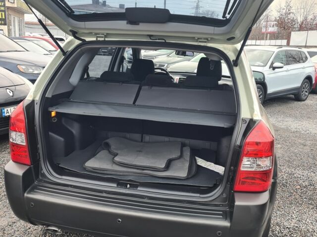 Зелений Хендай Туксон, об'ємом двигуна 2 л та пробігом 149 тис. км за 9900 $, фото 2 на Automoto.ua