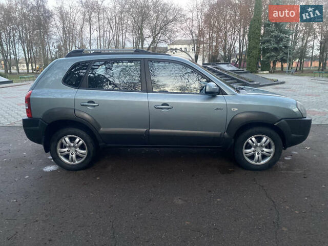 Зеленый Хендай Туксон, объемом двигателя 2 л и пробегом 223 тыс. км за 7950 $, фото 6 на Automoto.ua