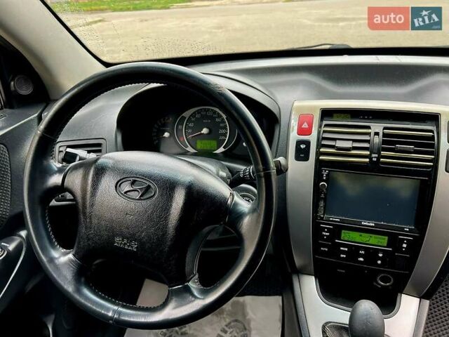 Зелений Хендай Туксон, об'ємом двигуна 2 л та пробігом 226 тис. км за 4550 $, фото 7 на Automoto.ua