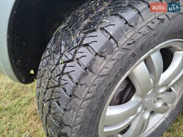 Зеленый Хендай Туксон, объемом двигателя 1.98 л и пробегом 129 тыс. км за 9200 $, фото 16 на Automoto.ua