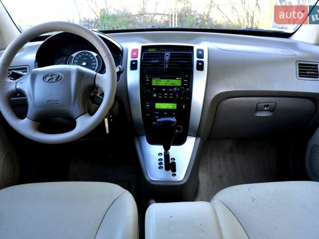 Зеленый Хендай Туксон, объемом двигателя 1.98 л и пробегом 245 тыс. км за 7200 $, фото 24 на Automoto.ua