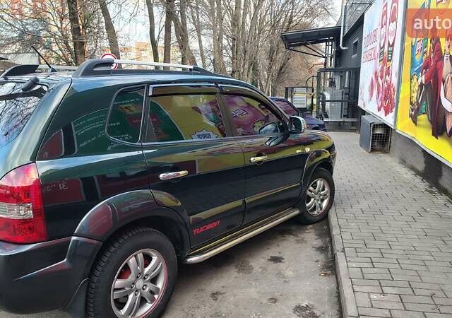 Зелений Хендай Туксон, об'ємом двигуна 1.98 л та пробігом 245 тис. км за 7800 $, фото 4 на Automoto.ua