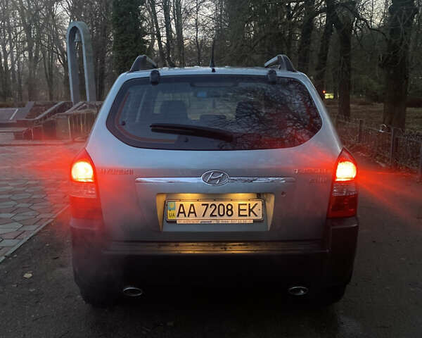 Зеленый Хендай Туксон, объемом двигателя 2 л и пробегом 223 тыс. км за 7950 $, фото 16 на Automoto.ua