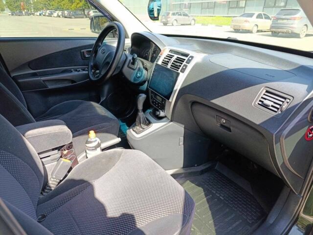 Зелений Хендай Туксон, об'ємом двигуна 2 л та пробігом 203 тис. км за 7200 $, фото 4 на Automoto.ua