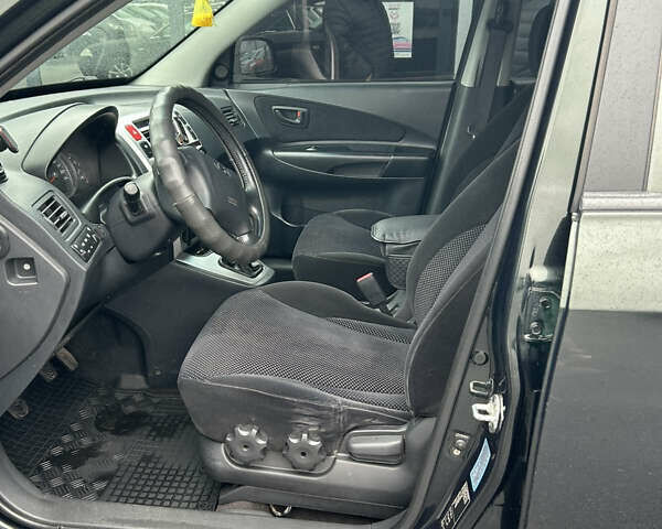 Зеленый Хендай Туксон, объемом двигателя 1.98 л и пробегом 237 тыс. км за 7500 $, фото 6 на Automoto.ua