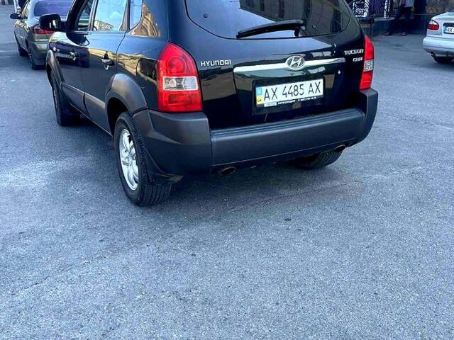 Зеленый Хендай Туксон, объемом двигателя 2 л и пробегом 317 тыс. км за 5700 $, фото 2 на Automoto.ua