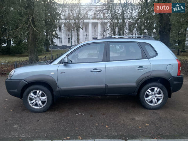 Зеленый Хендай Туксон, объемом двигателя 2 л и пробегом 223 тыс. км за 7950 $, фото 7 на Automoto.ua