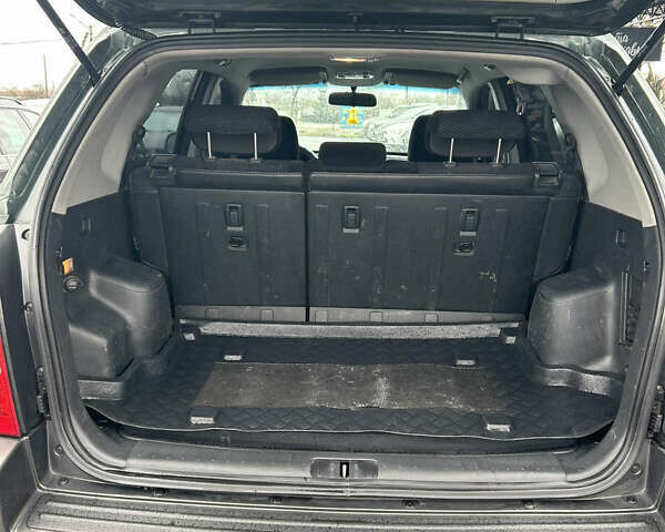 Зеленый Хендай Туксон, объемом двигателя 1.98 л и пробегом 237 тыс. км за 7500 $, фото 4 на Automoto.ua