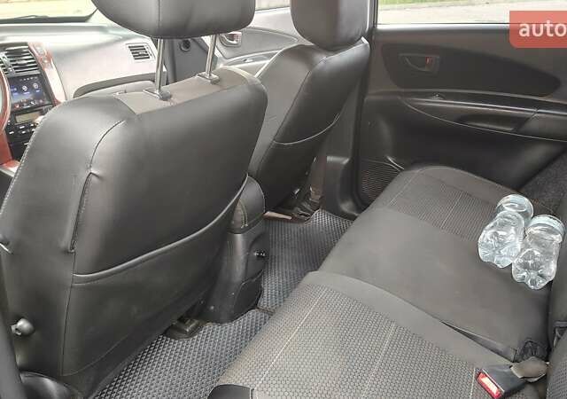 Зелений Хендай Туксон, об'ємом двигуна 1.98 л та пробігом 245 тис. км за 7800 $, фото 24 на Automoto.ua