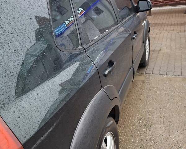 Зелений Хендай Туксон, об'ємом двигуна 1.98 л та пробігом 280 тис. км за 8500 $, фото 3 на Automoto.ua