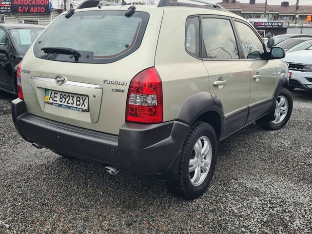 Зелений Хендай Туксон, об'ємом двигуна 2 л та пробігом 149 тис. км за 9900 $, фото 1 на Automoto.ua