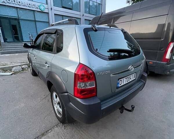 Зеленый Хендай Туксон, объемом двигателя 1.98 л и пробегом 205 тыс. км за 7700 $, фото 6 на Automoto.ua