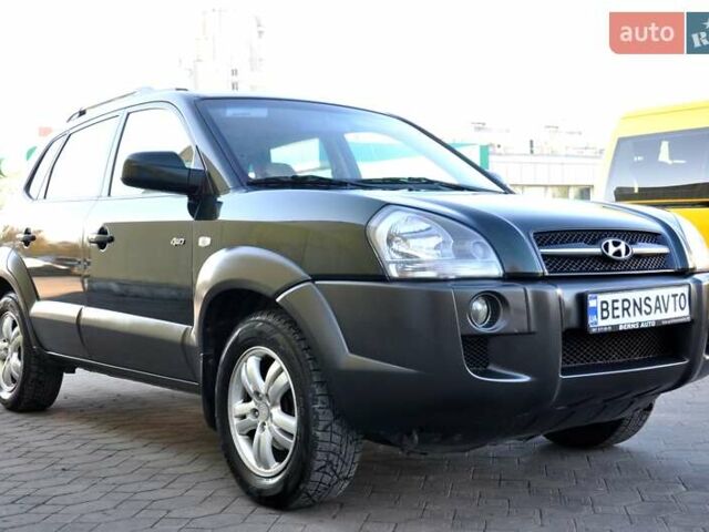 Зеленый Хендай Туксон, объемом двигателя 1.98 л и пробегом 245 тыс. км за 7200 $, фото 6 на Automoto.ua