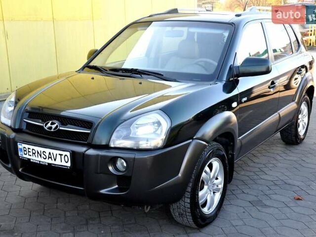 Зеленый Хендай Туксон, объемом двигателя 1.98 л и пробегом 245 тыс. км за 7200 $, фото 1 на Automoto.ua