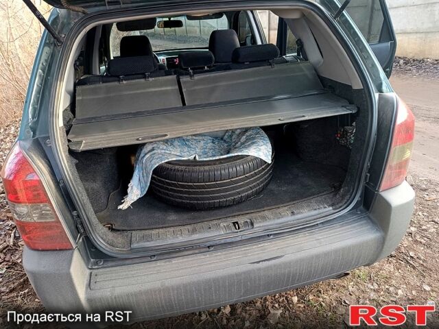 Хендай Туксон 2007 в Сумах на Automoto.ua Зеленый Хендай Туксон, объемом двигателя 2 л и пробегом 250 тыс. км за 6200 $, фото 5 на Automoto.ua