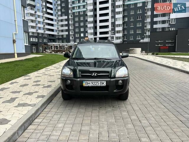 Зеленый Хендай Туксон, объемом двигателя 2 л и пробегом 82 тыс. км за 9950 $, фото 6 на Automoto.ua
