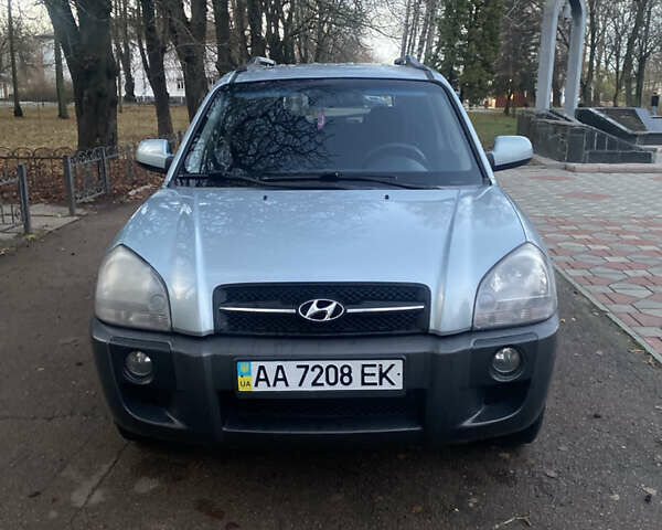 Зеленый Хендай Туксон, объемом двигателя 2 л и пробегом 223 тыс. км за 7950 $, фото 1 на Automoto.ua