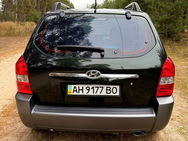 Зеленый Хендай Туксон, объемом двигателя 2 л и пробегом 185 тыс. км за 7950 $, фото 6 на Automoto.ua