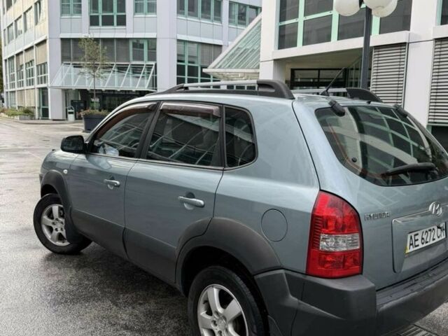Зеленый Хендай Туксон, объемом двигателя 2 л и пробегом 190 тыс. км за 6150 $, фото 1 на Automoto.ua