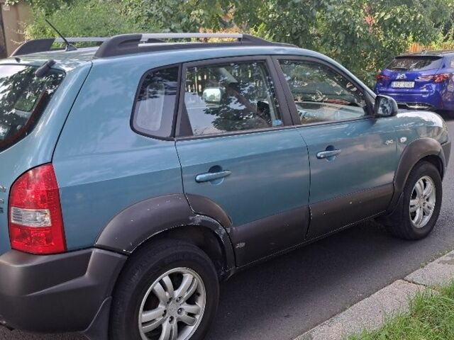 Зеленый Хендай Туксон, объемом двигателя 0 л и пробегом 250 тыс. км за 4000 $, фото 3 на Automoto.ua