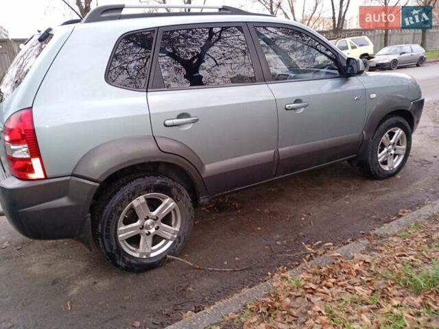 Зелений Хендай Туксон, об'ємом двигуна 1.99 л та пробігом 218 тис. км за 6500 $, фото 11 на Automoto.ua