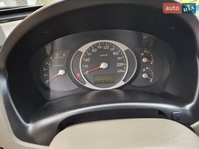 Зелений Хендай Туксон, об'ємом двигуна 1.98 л та пробігом 280 тис. км за 8500 $, фото 10 на Automoto.ua