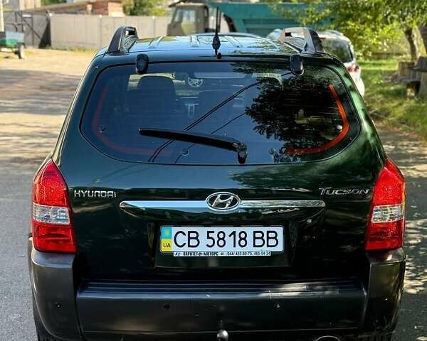 Зелений Хендай Туксон, об'ємом двигуна 1.98 л та пробігом 185 тис. км за 8100 $, фото 15 на Automoto.ua