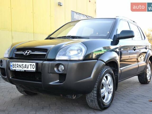 Зеленый Хендай Туксон, объемом двигателя 1.98 л и пробегом 245 тыс. км за 7200 $, фото 2 на Automoto.ua