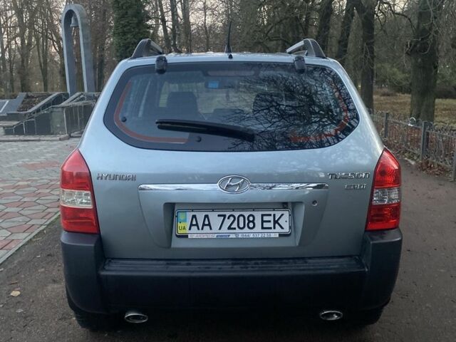 Зеленый Хендай Туксон, объемом двигателя 2 л и пробегом 223 тыс. км за 7950 $, фото 2 на Automoto.ua
