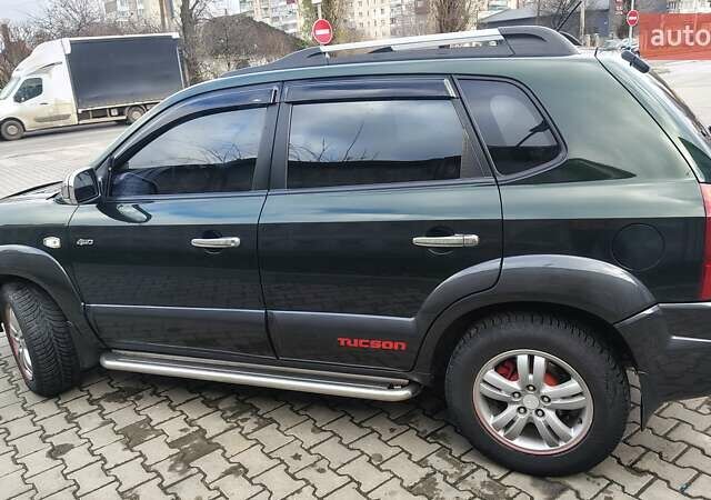 Зелений Хендай Туксон, об'ємом двигуна 1.98 л та пробігом 245 тис. км за 7800 $, фото 6 на Automoto.ua