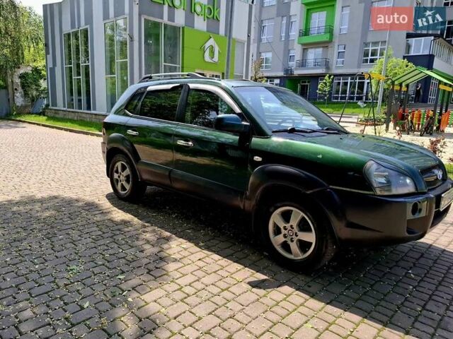 Зелений Хендай Туксон, об'ємом двигуна 2 л та пробігом 226 тис. км за 4550 $, фото 4 на Automoto.ua