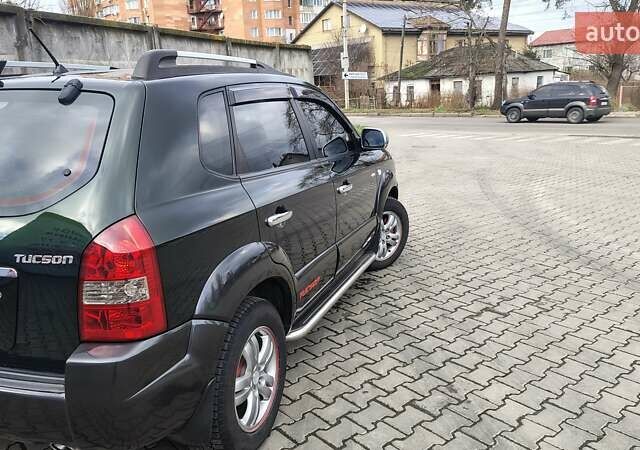 Зелений Хендай Туксон, об'ємом двигуна 1.98 л та пробігом 245 тис. км за 7800 $, фото 14 на Automoto.ua