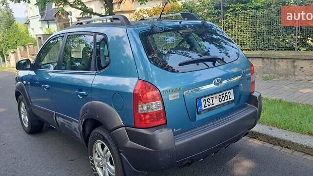 Зеленый Хендай Туксон, объемом двигателя 2 л и пробегом 250 тыс. км за 4000 $, фото 2 на Automoto.ua