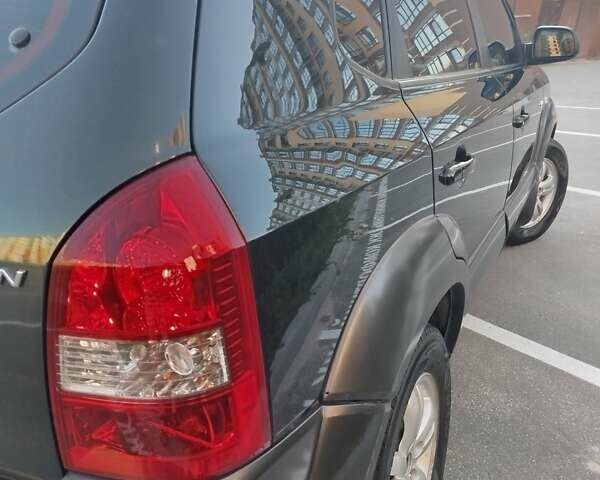 Зелений Хендай Туксон, об'ємом двигуна 1.98 л та пробігом 185 тис. км за 8100 $, фото 3 на Automoto.ua
