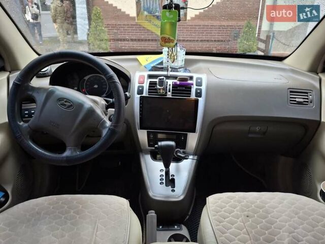 Зелений Хендай Туксон, об'ємом двигуна 1.98 л та пробігом 280 тис. км за 8500 $, фото 16 на Automoto.ua