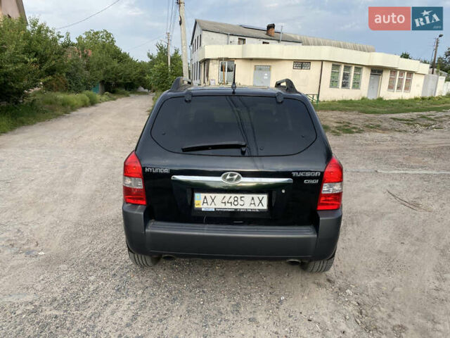 Зеленый Хендай Туксон, объемом двигателя 2 л и пробегом 300 тыс. км за 5500 $, фото 5 на Automoto.ua