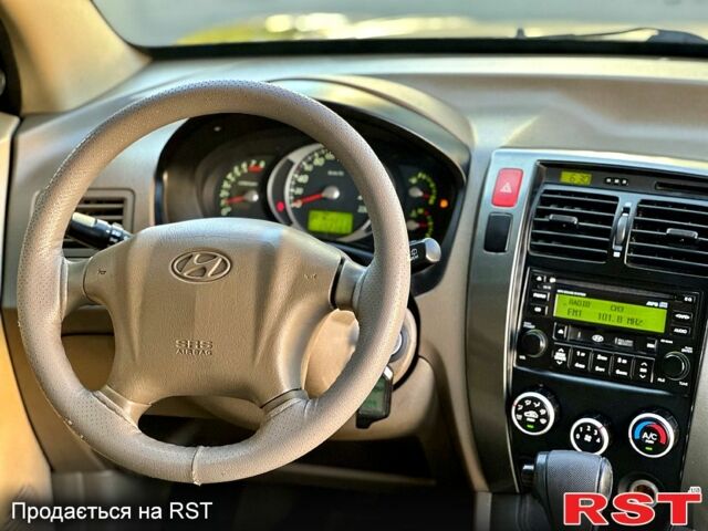 Зеленый Хендай Туксон, объемом двигателя 2 л и пробегом 172 тыс. км за 7000 $, фото 7 на Automoto.ua