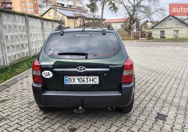 Зелений Хендай Туксон, об'ємом двигуна 1.98 л та пробігом 245 тис. км за 7800 $, фото 11 на Automoto.ua