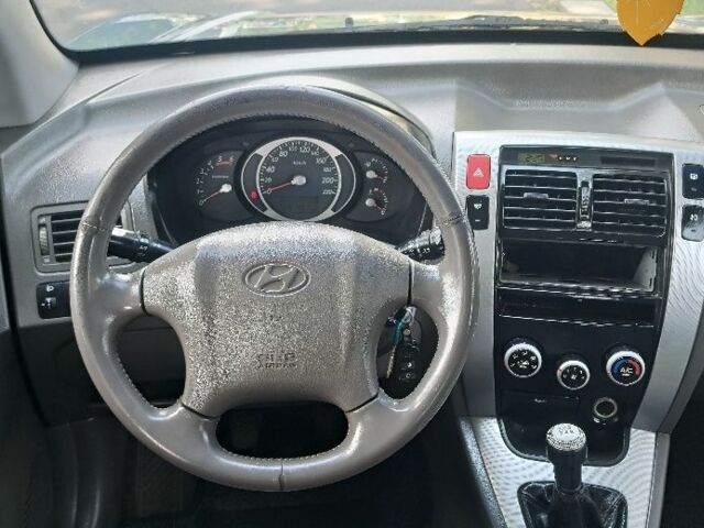 Зеленый Хендай Туксон, объемом двигателя 0 л и пробегом 250 тыс. км за 4000 $, фото 7 на Automoto.ua