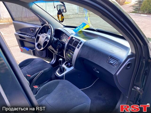 Зелений Хендай Туксон, об'ємом двигуна 2 л та пробігом 236 тис. км за 7600 $, фото 6 на Automoto.ua